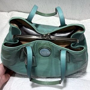 Coach kisslock purse 2010 silver blue mint green
Teal Leather oversized hand Bag
